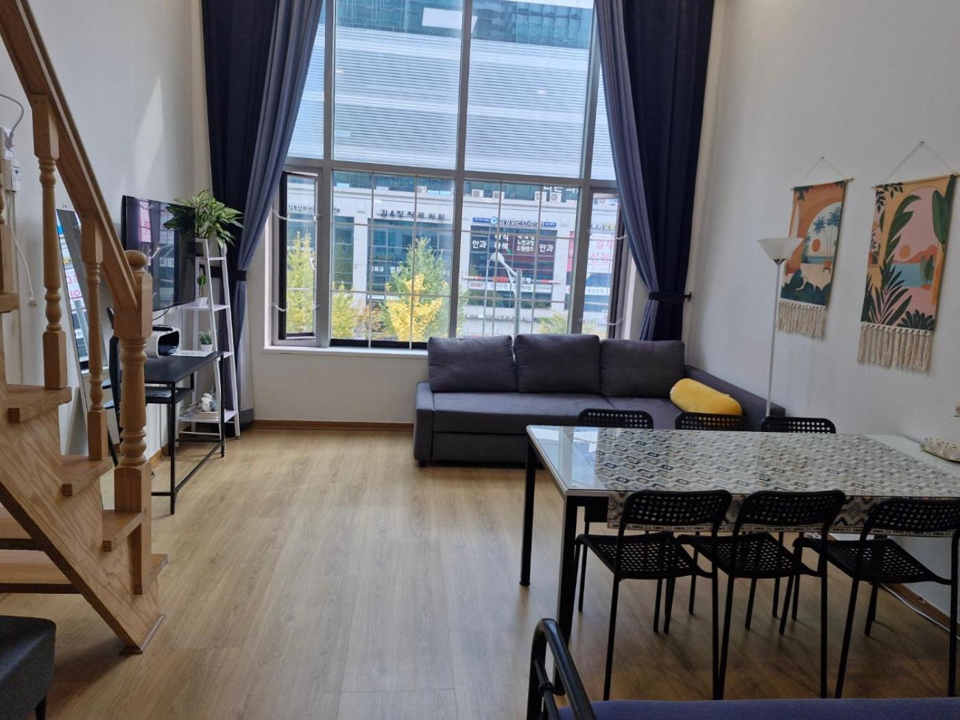 Hongdae Residence - 1Min From Hongik Uni Station Exit #1 Σεούλ Εξωτερικό φωτογραφία